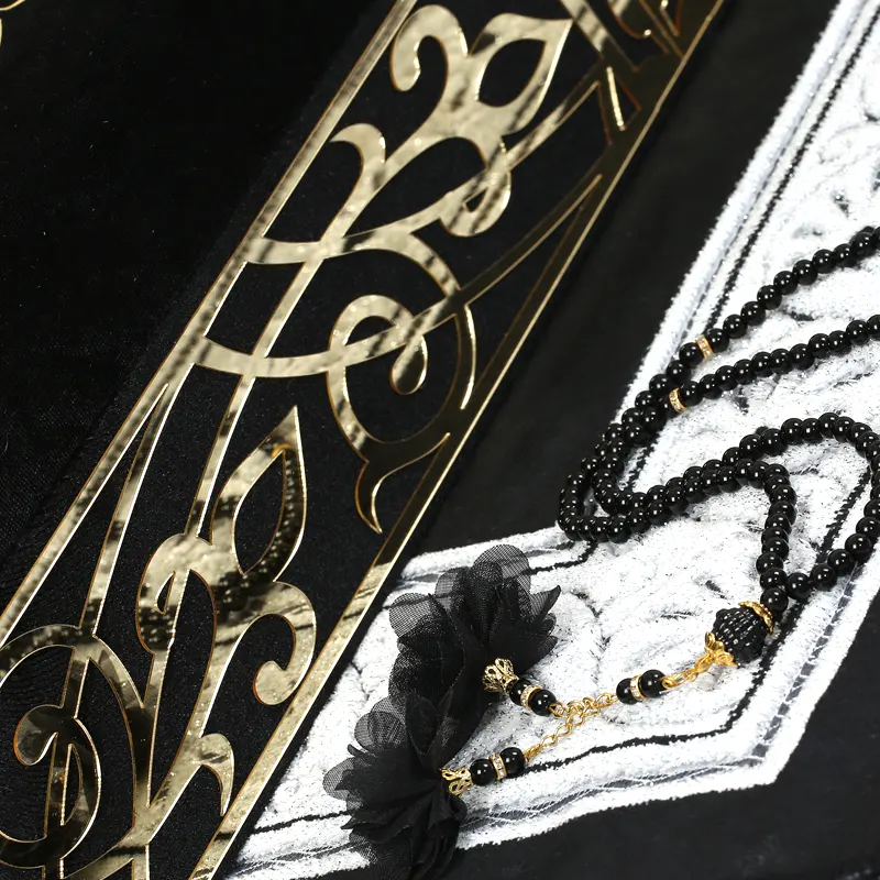 velvet Black case with prayer mat 3