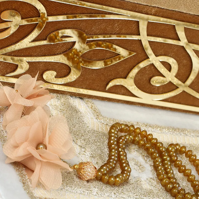 velvet gold case with prayer mat 3
